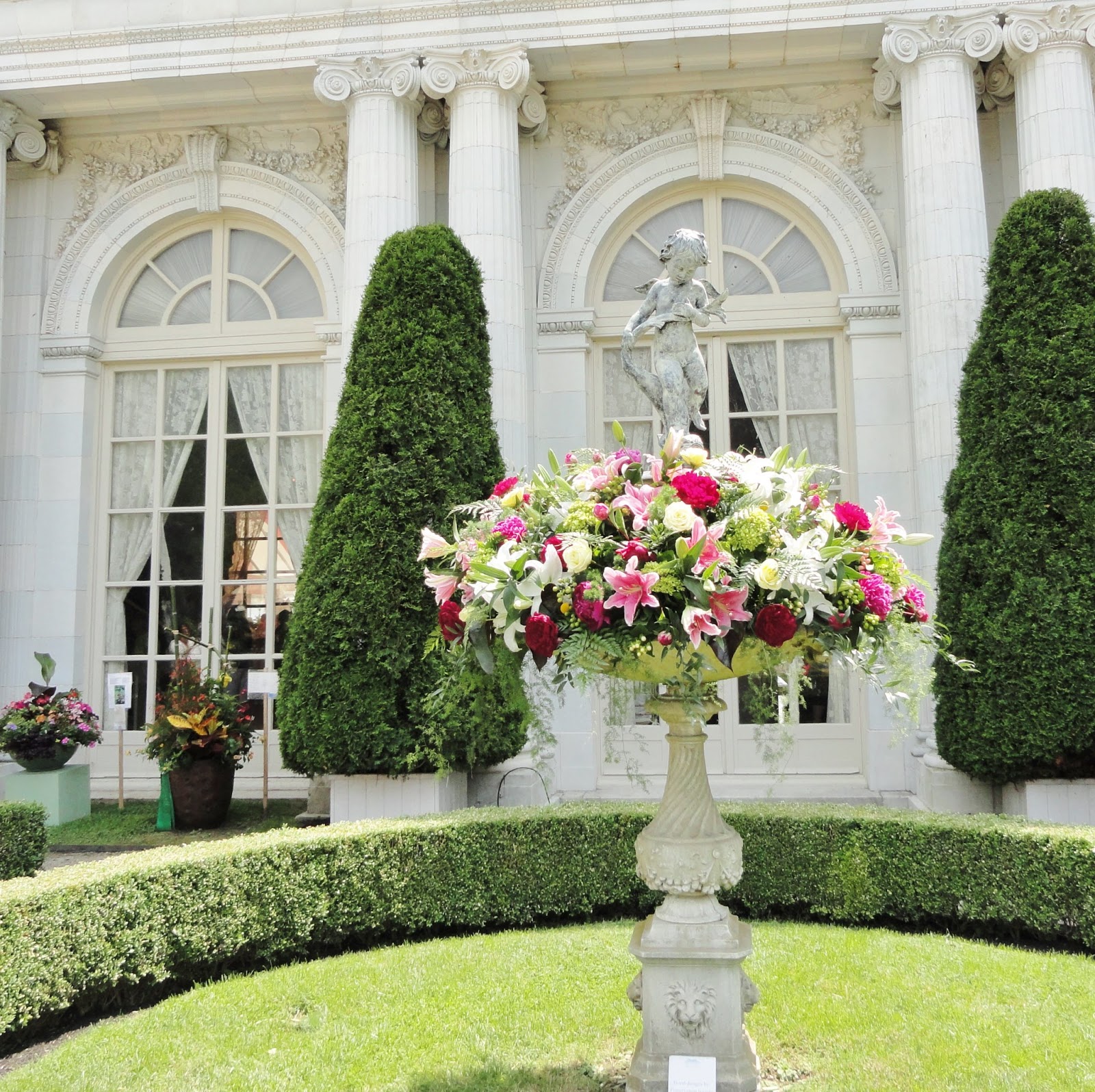 Antique Homes and Lifestyle Day Newport Flower Show at