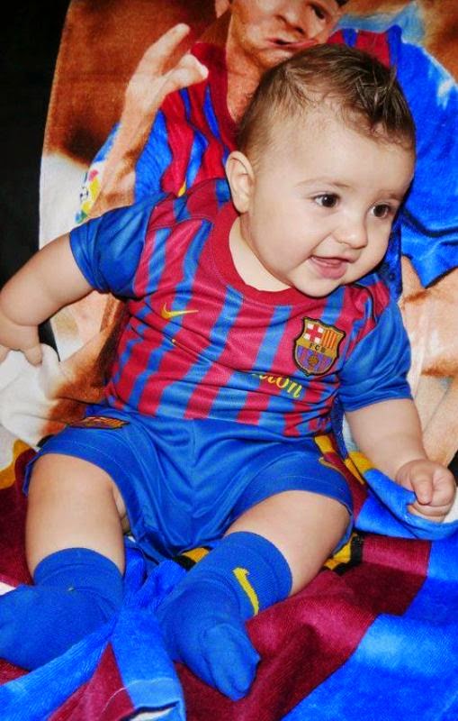 Galeri Foto Bayi Lucu Pakai Kostum Sepak Bola Barcelona Gambar