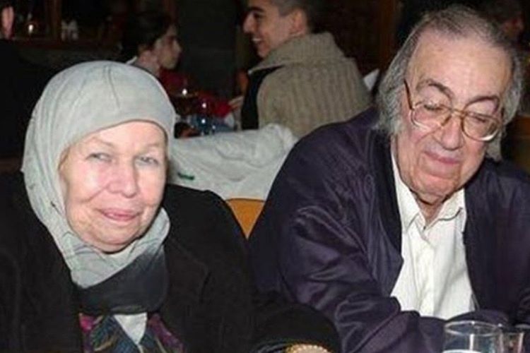 Dündar Abdülkerim Osmanoğlu Efendi yaşamını Şam'da sürdürüyor.