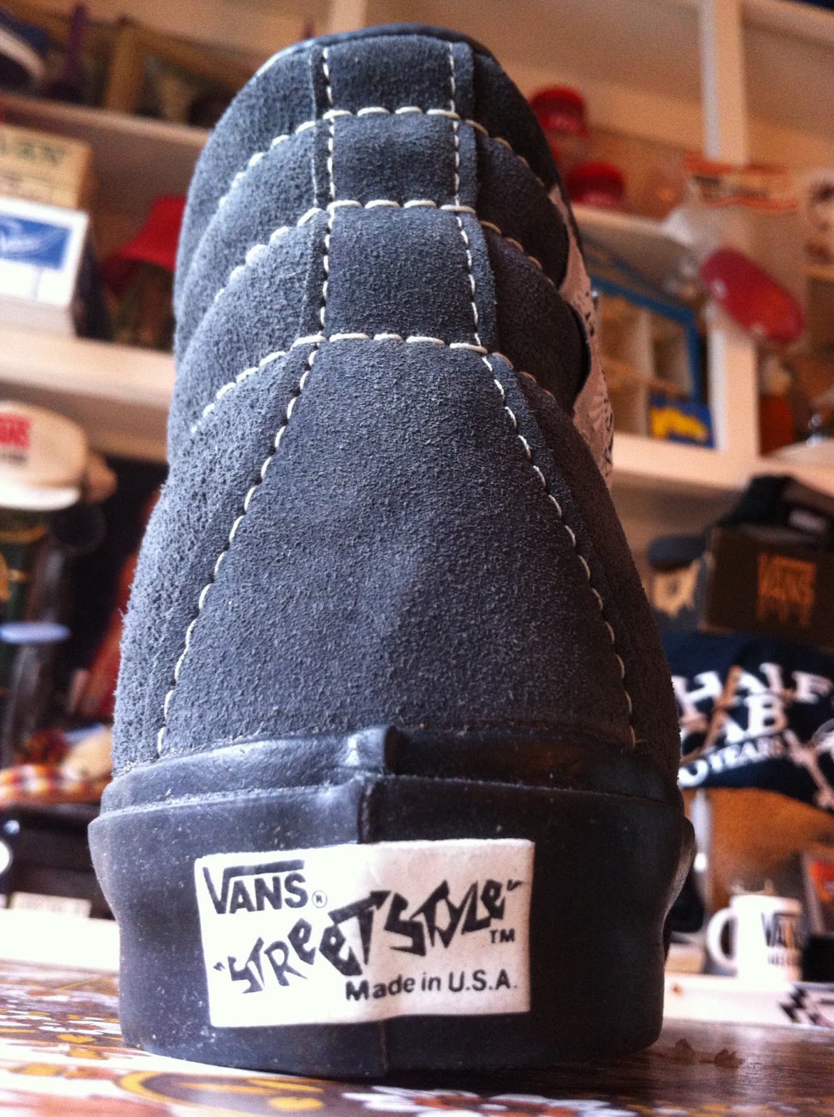 theothersideofthepillow vintage VANS charcoal suede STREET STYLE