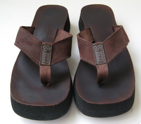 CoachShoes: REEF SANDALS LEATHER SANDALS SIZE 9