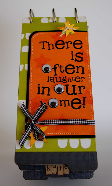 Halloween Mini album by Jen Gallacher from www.jengallacher.com. #halloween #scrapbooking #minialbum Halloween Mini album by Jen Gallacher from www.jengallacher.com. #halloween #scrapbooking #minialbum