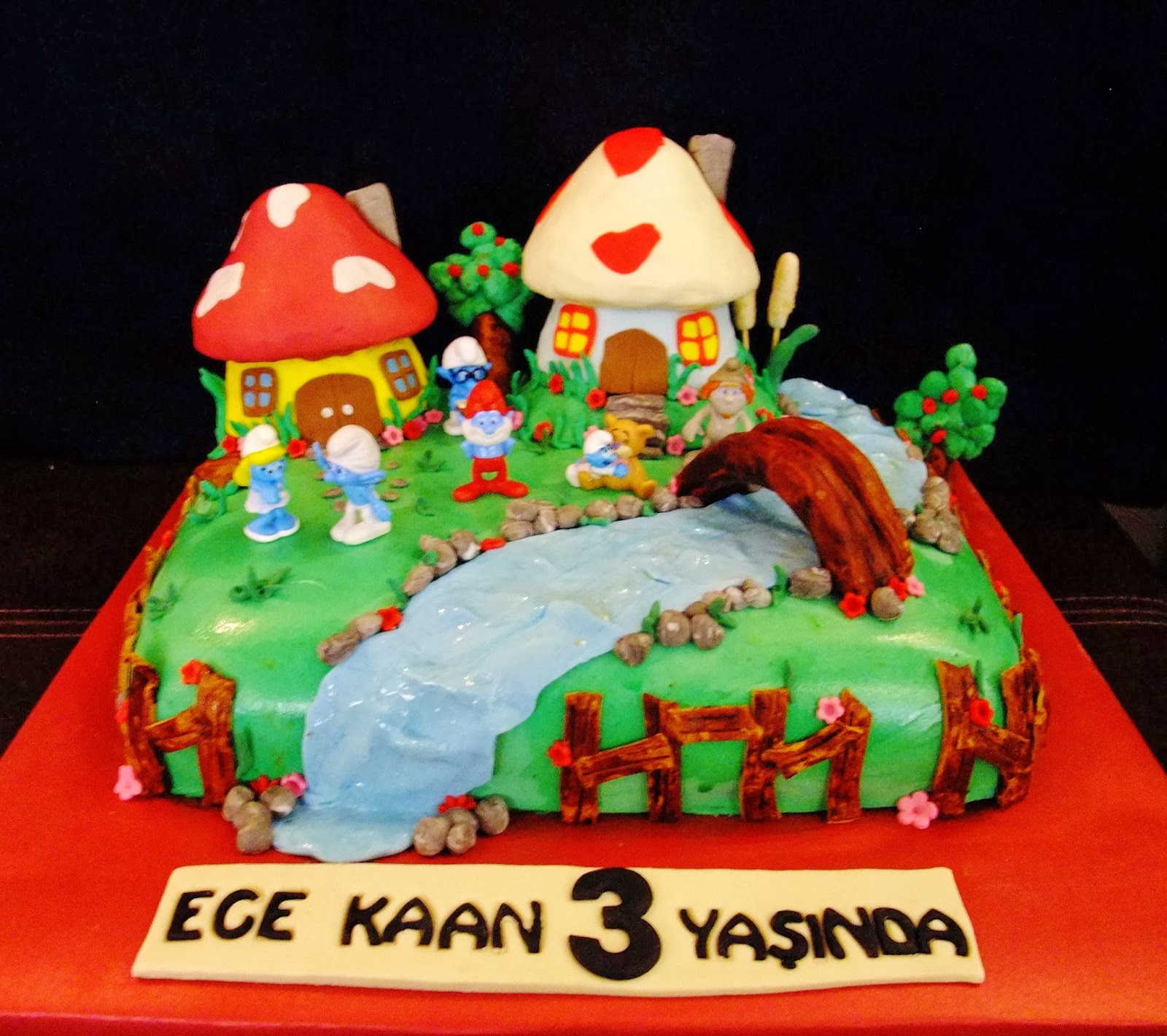 İpek Butik Pasta ,Çikolata ve Kurabiye Şirinler köyü pastası