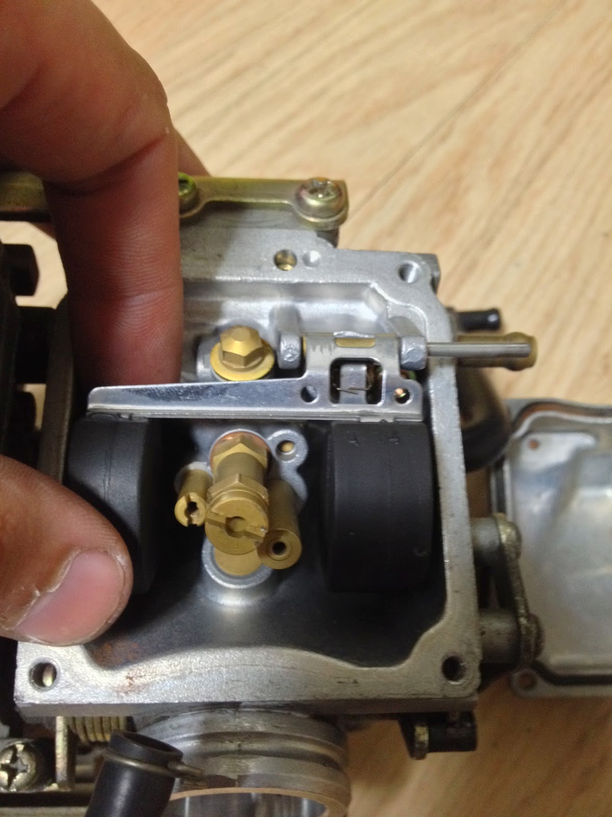 Liancourt Talks! How to Clean/Rebuild a Motorcycle Carburetor