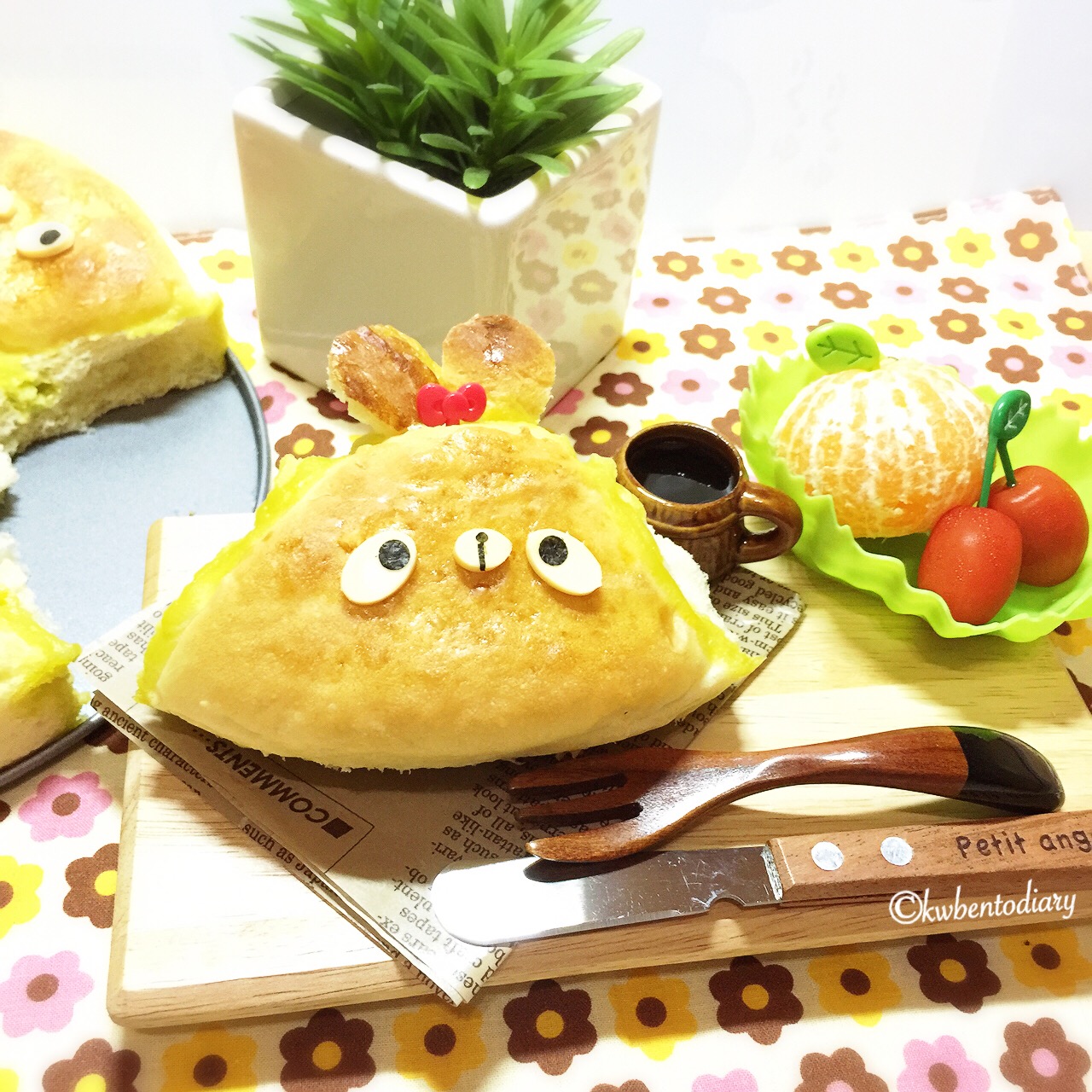 Karenwee's Bento Diary: Bunny Pandan Custard Breads