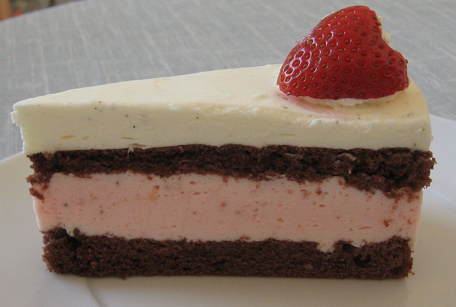 Kate, Küche und mehr...: Erdbeer-Quark-Mousse-Torte