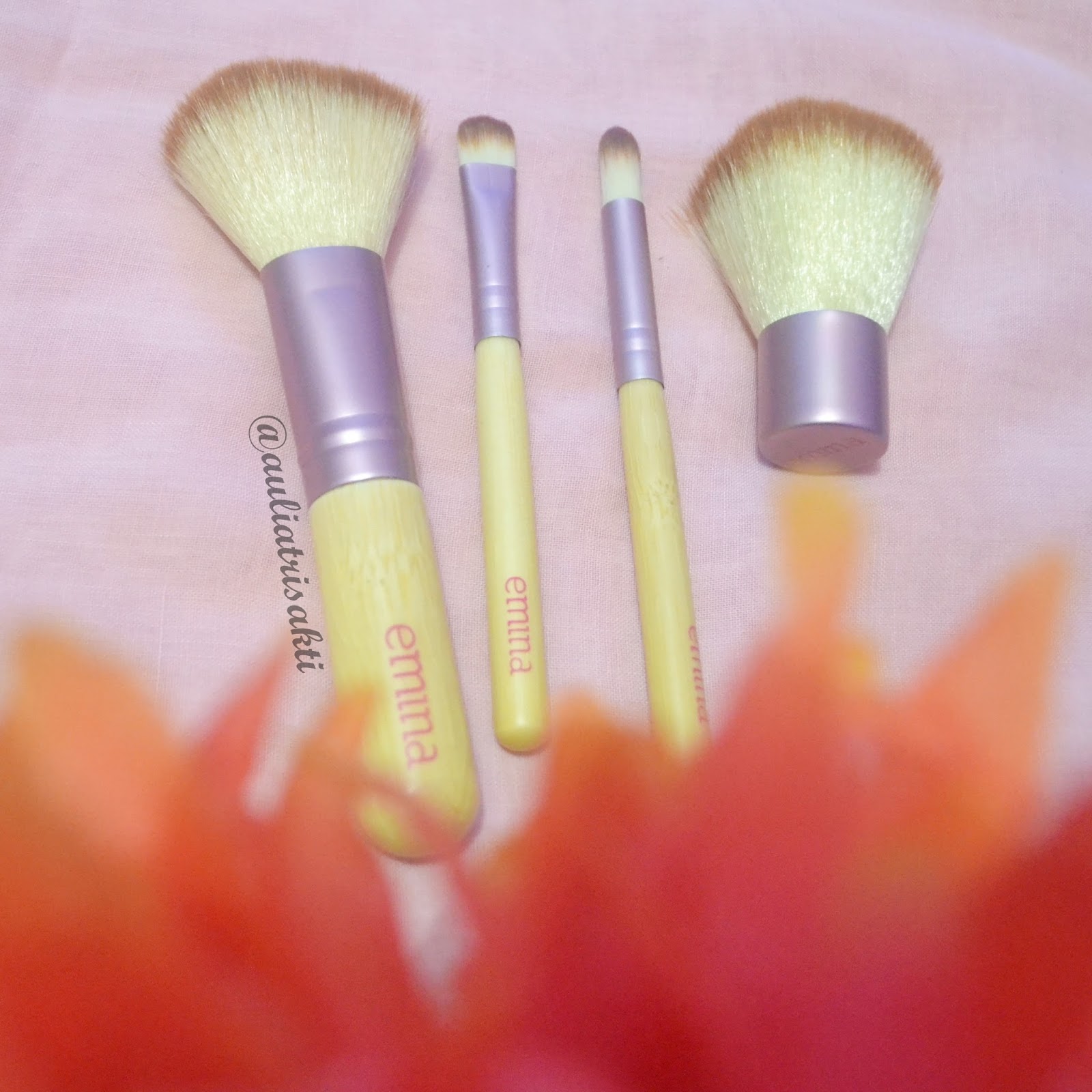 O кистью. Электронная кисть для рисования. I o brush. O кистью. I o brush.