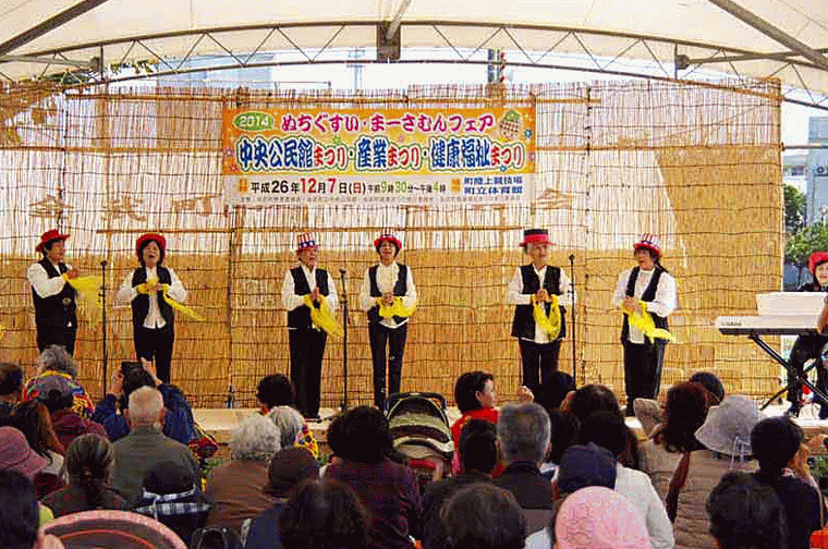 singing and dancing group, stage