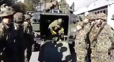 외국 군인들이 노는법 | 인스티즈