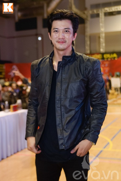 Huong Giang Idol vang mat, Tien Dat choi troi voi 