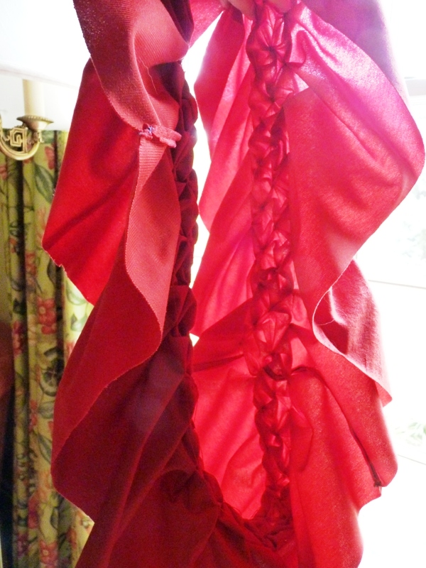 four square walls tutorial how to make a round pintuck pillow