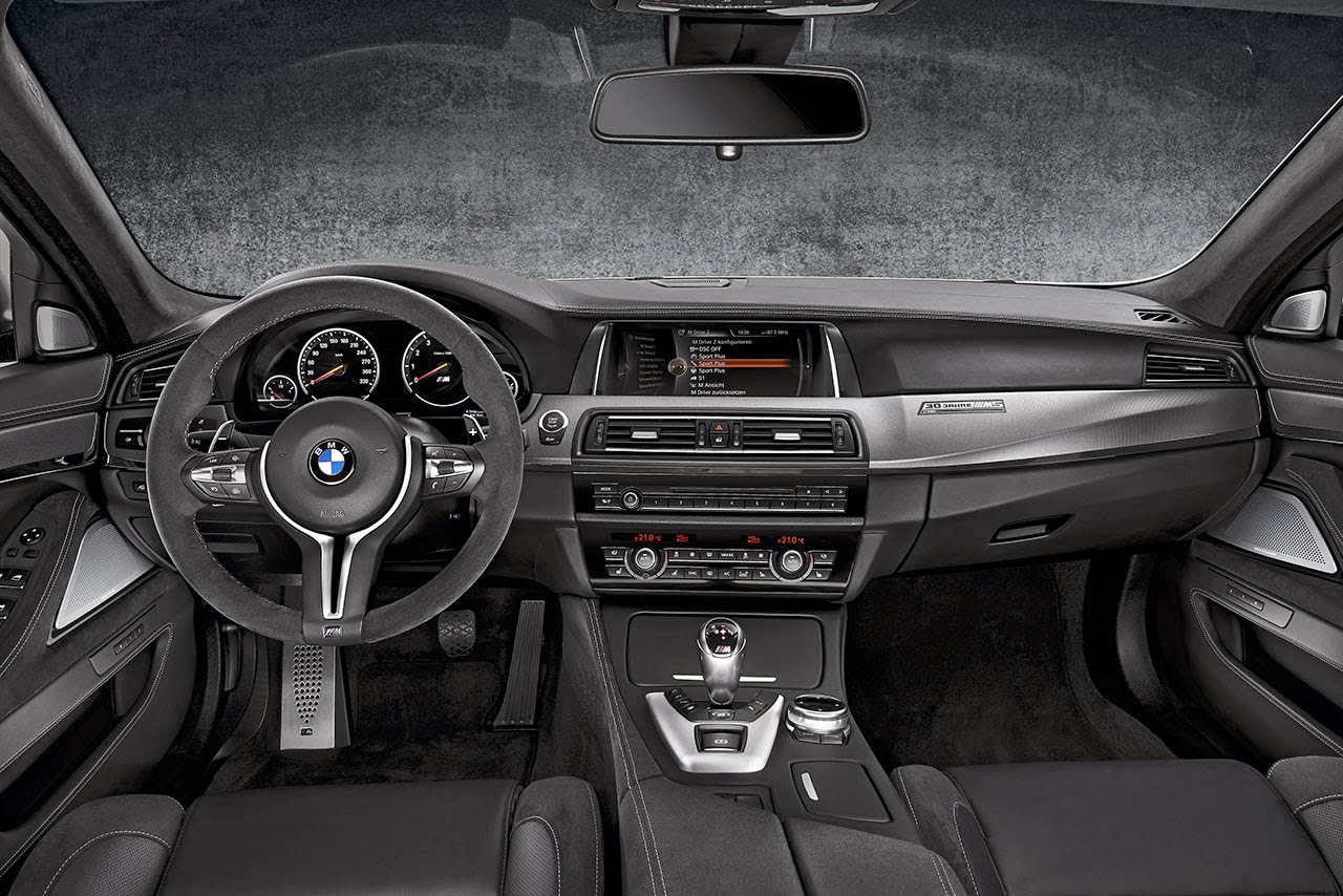 BMW M5 detail dash