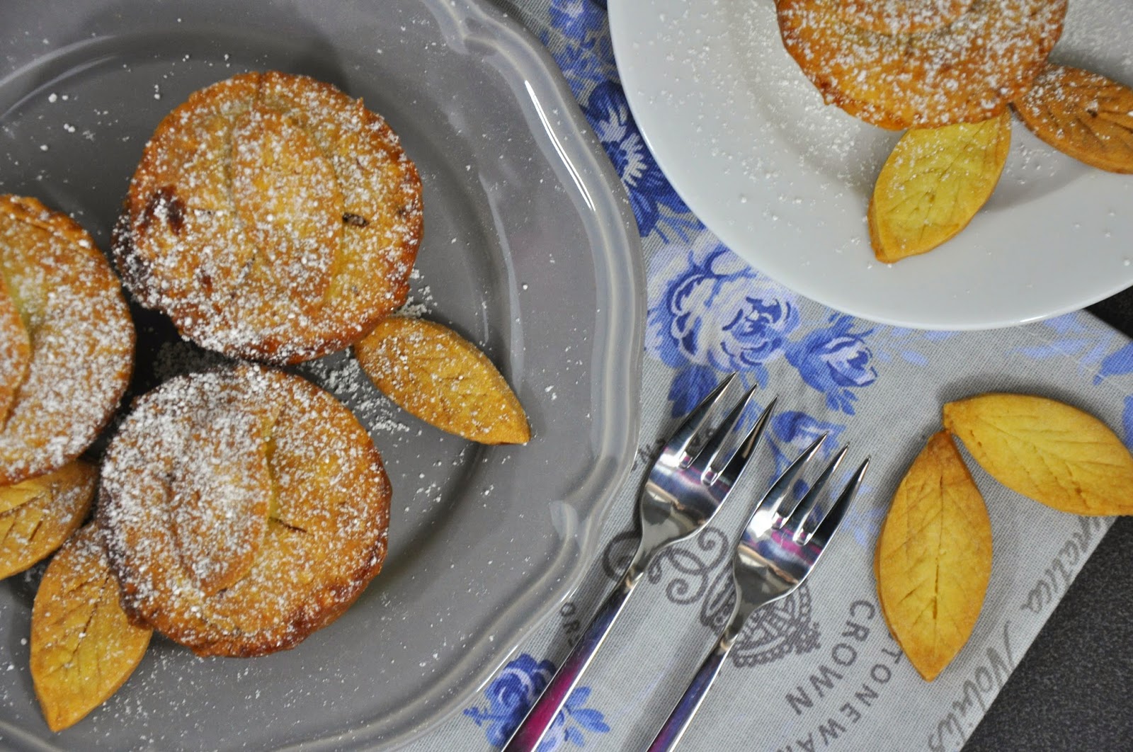 Krümelkreationen: Kleine Walnuss-Karamell-Pies