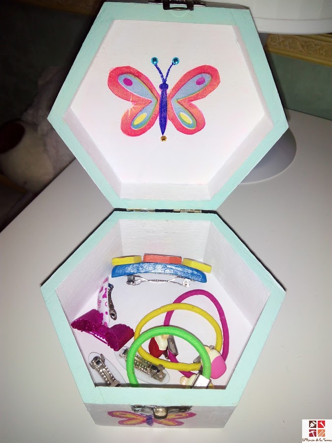 caja de madera pintada a mano