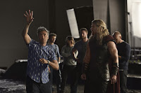 Thor: Ragnarok Taika Waititi and Chris Hemsworth Set Photo 1 (85)