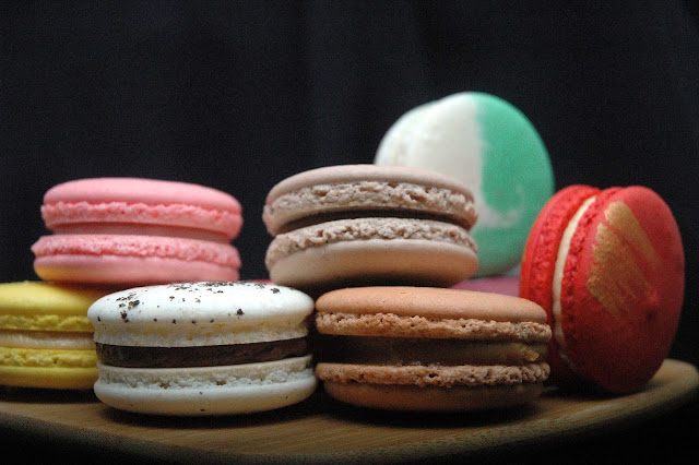 DUDE FOR FOOD: Macaron or Macaroon? It's A French Thing...