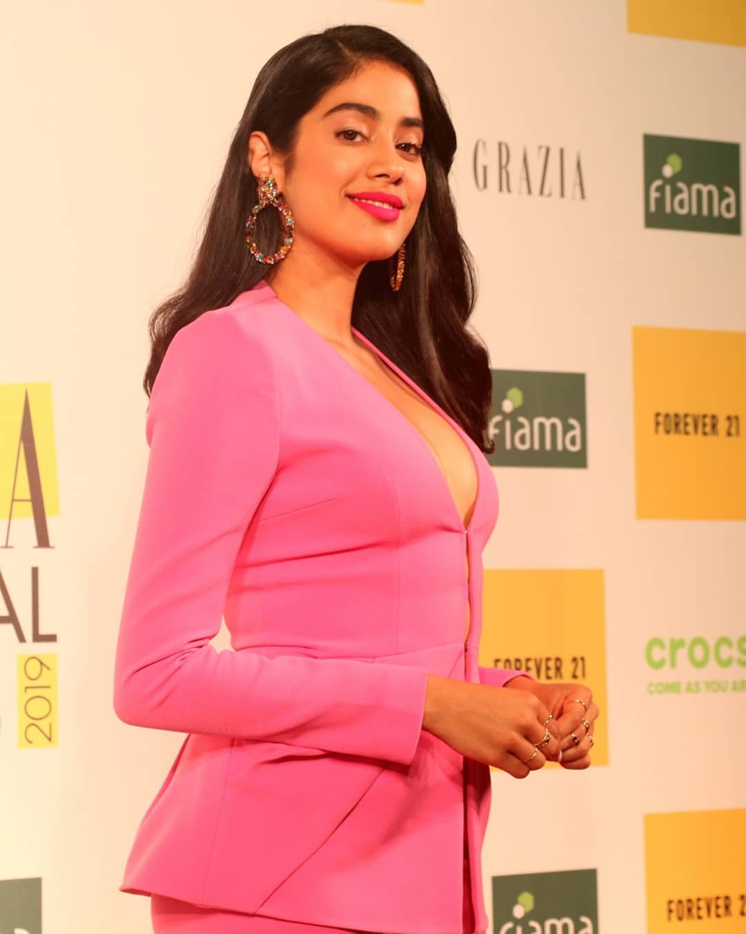 Janhvi Kapoor Hot Cleavage Show At An Function - thecinesizzlers.com