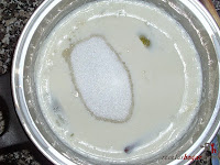 mousse de arroz con leche-añadiendo el azúcar