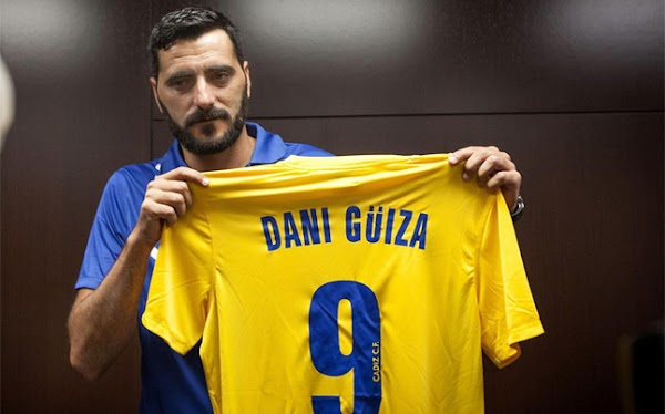 Oficial: El Cádiz amplía el contrato de Dani Güiza