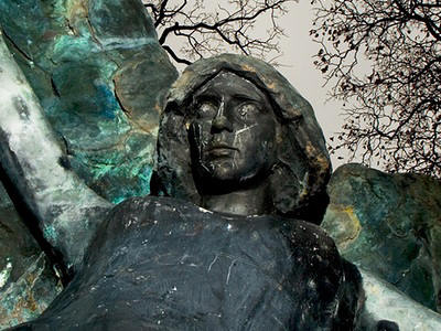 «ΜΑΥΡΟΣ ΑΓΓΕΛΟΣ»! Το καταραμένο άγαλμα που… σκοτώνει όποιον το αγγίζει! (Βίντεο)