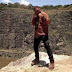 Assista Derrubando Muralhas, o novo single do Pregador Luo com toque de Reggae