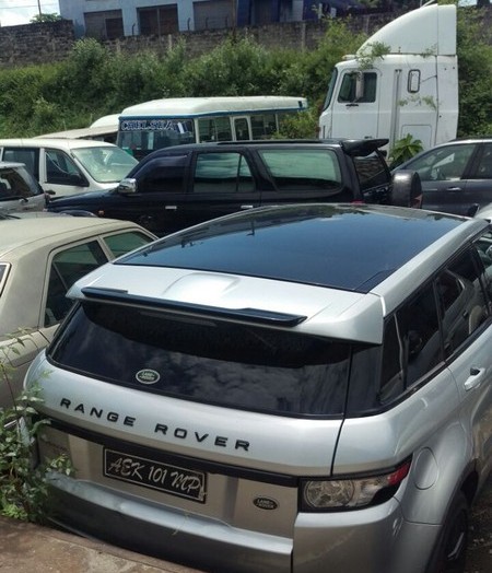 Picha: TRA Wanaipiga Mnada Range Rover Evoque ya Wema Sepetu