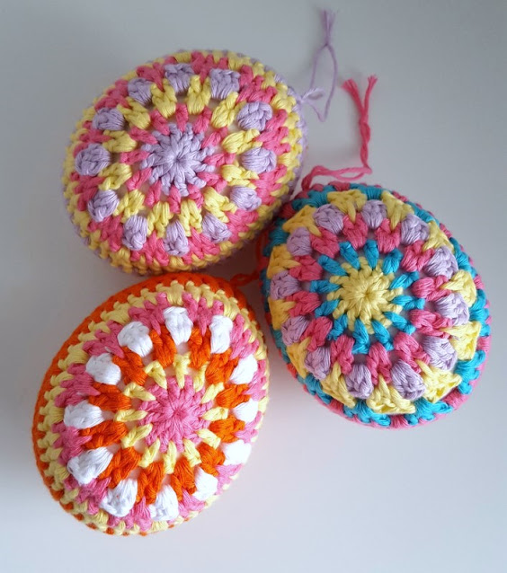 Free pattern for cute colourful crochet easter eggs