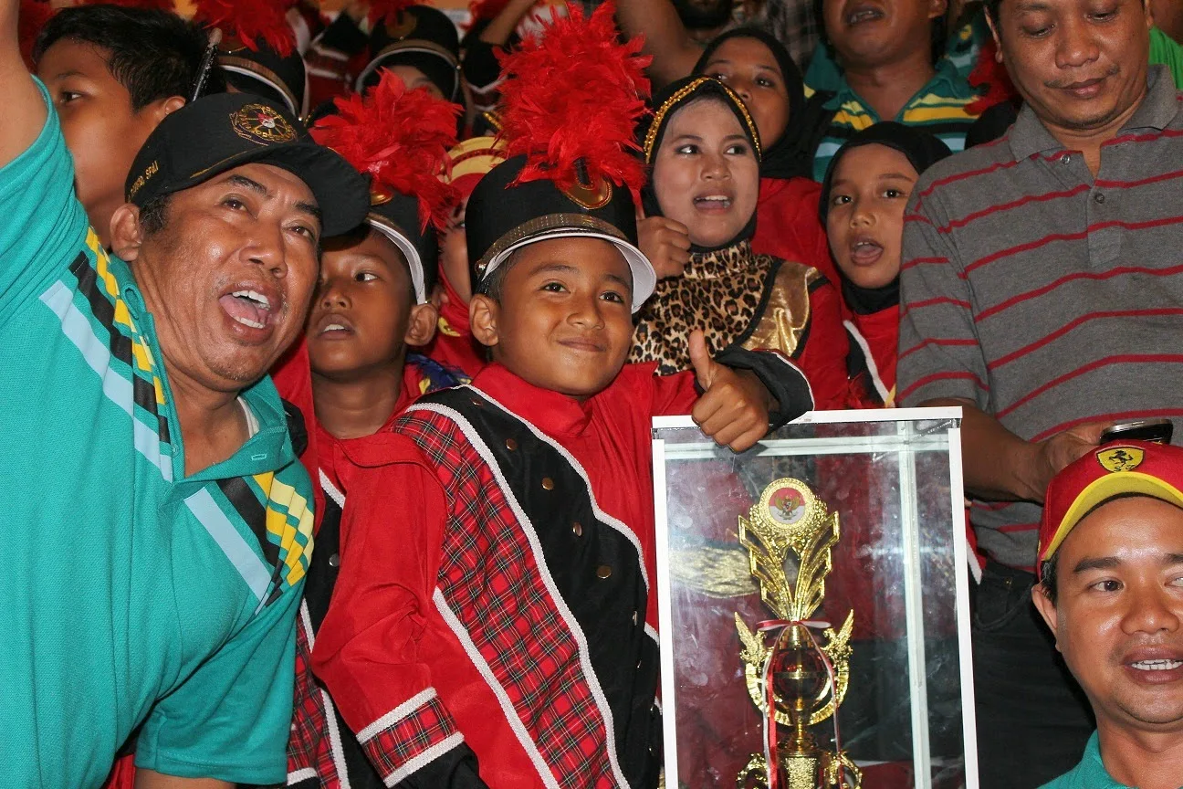 Tim Marching Band SD Mahad Islam Pekalongan Juara Junior Drumband Championship Yogyakarta