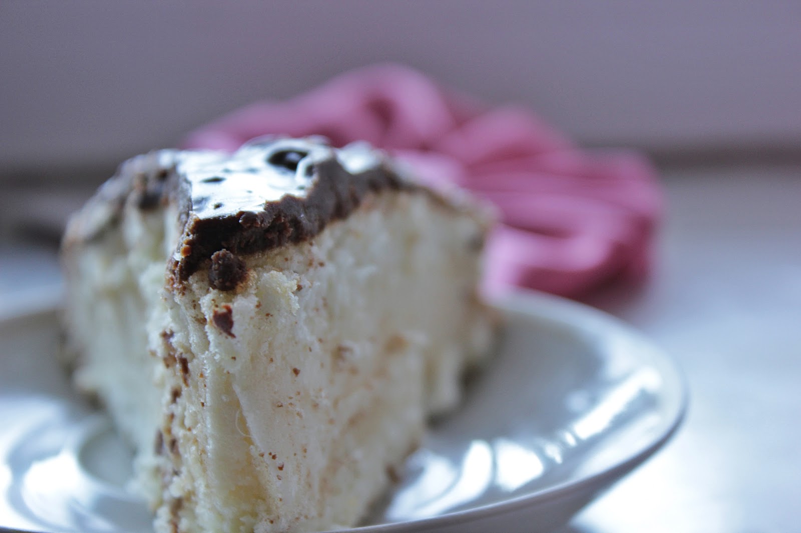 Ванильно банановый пудинг. Крем брюле пломбир торт. Ягодное тирамису трайфл. Десерты в креманках. Суфле со сливками.