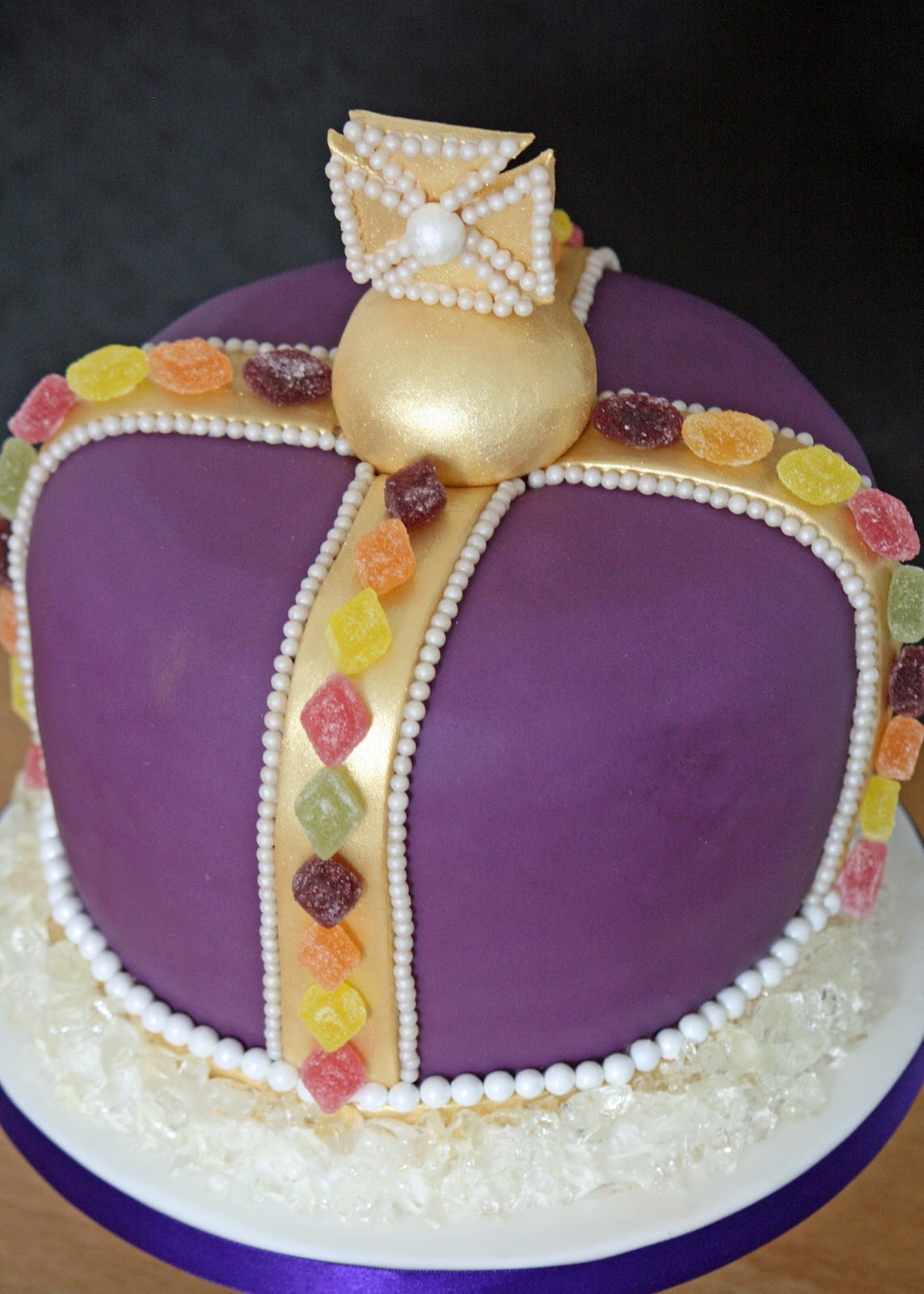 lauralovescakes... Regal Jubilee Crown Cake
