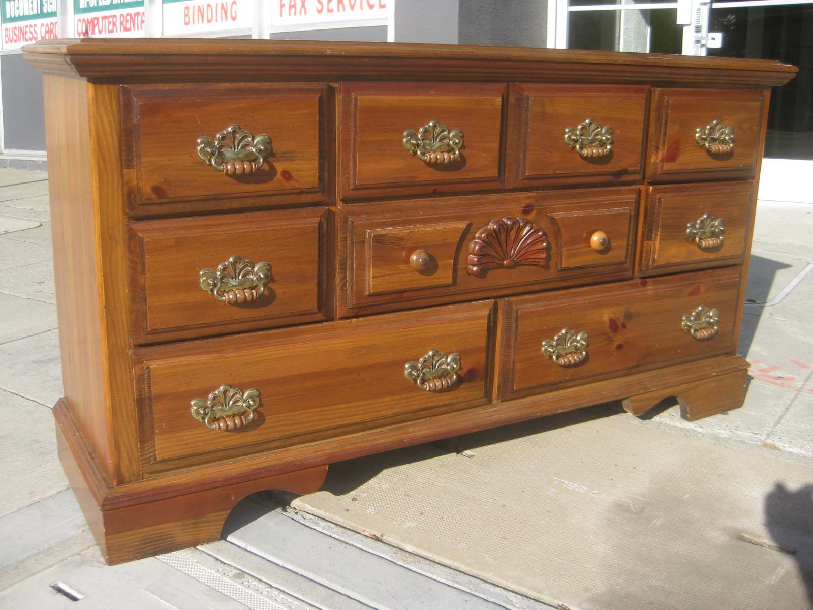 Knotty Pine Bedroom Dressers And Mirror Set In Canby Rustic Pine