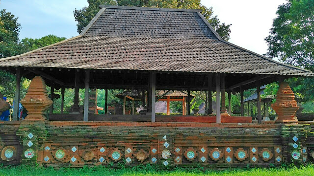 2 hari 1 malam di Cirebon part 1, keraton cirebon, nasi gamblang bu nur, wisata kuliner cirebon