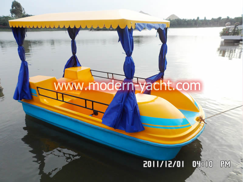 paddle/electric boats rides Pedal boat rides 4 seats pedal boat with