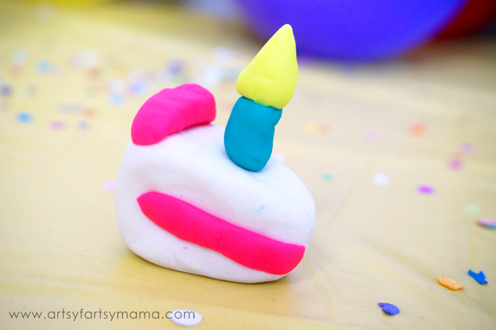 Play-Doh Birthday Party Ideas at artsyfartsymama.com #WorldPlayDohDay