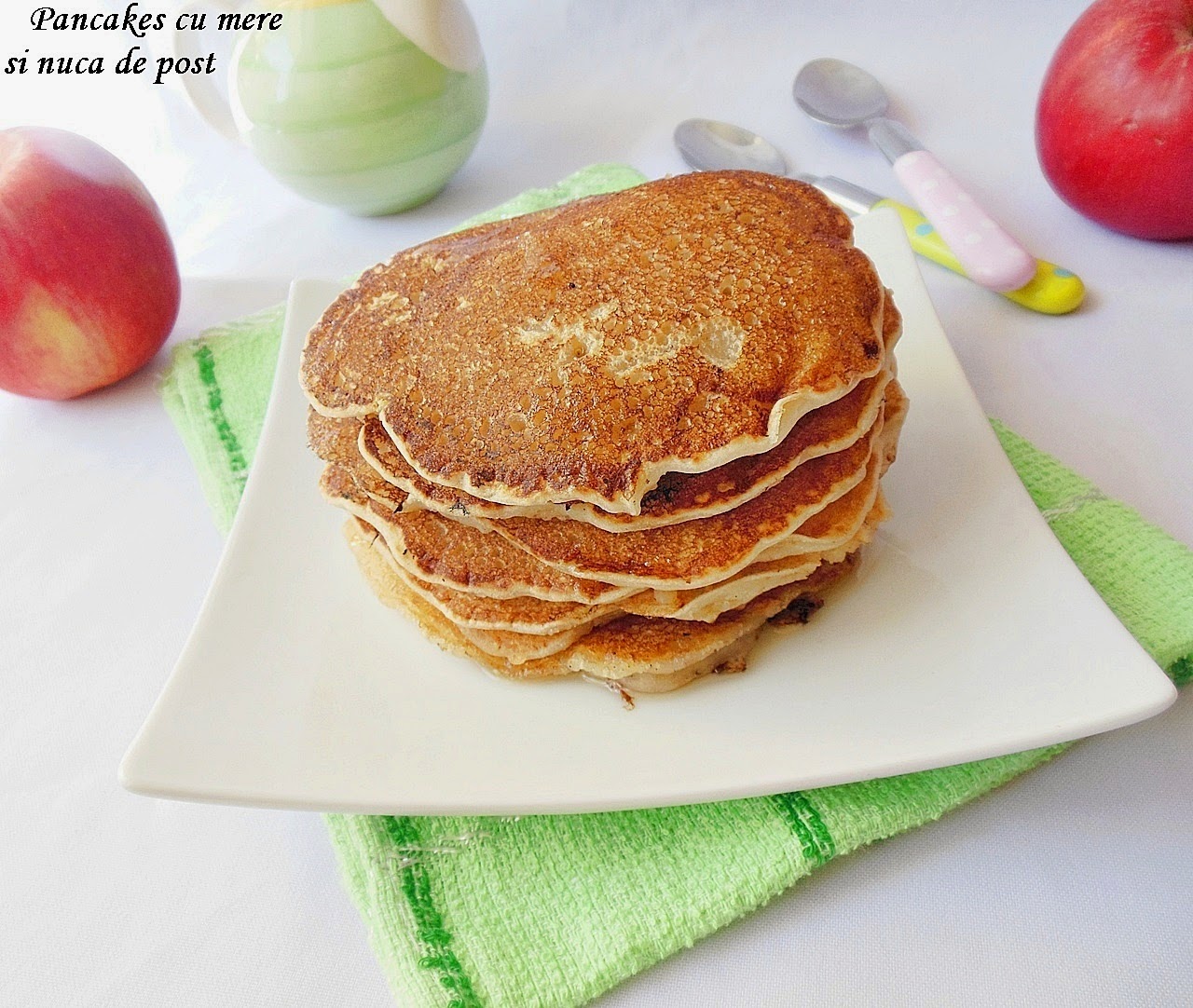Pancakes cu mere si nuca de post