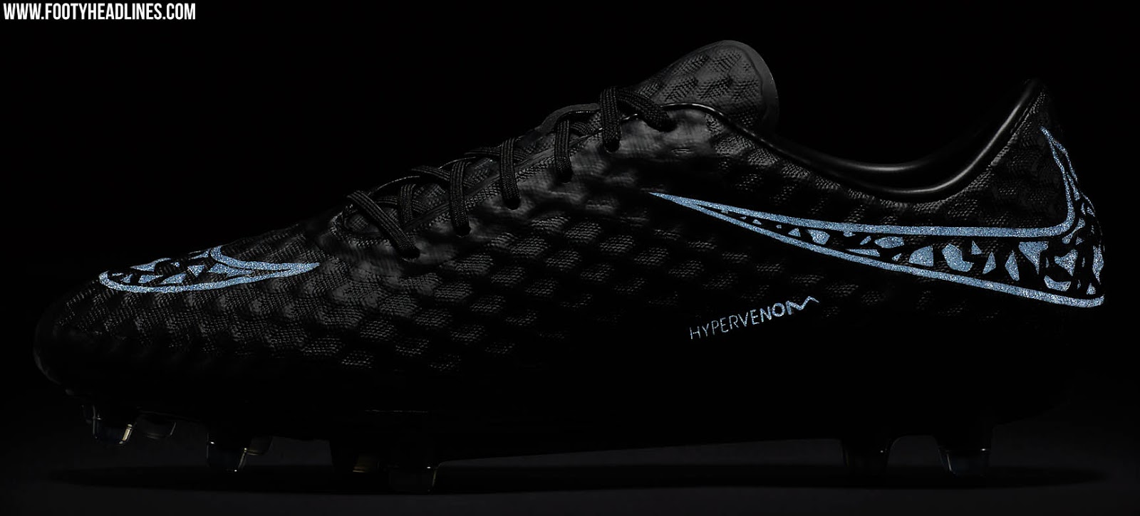 blackout nike boots