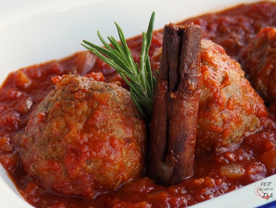 Las clásicas albóndigas de carne con salsa de tomate, con algunos aromas más innovadores.