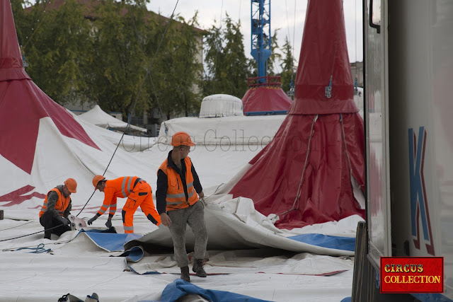 Montage du chapiteau du Cirque National Suisse Knie  au Russalet à Bulle ( canton de Fribourg Suisse) le lundi 24 septembre 2018  Photo Philippe Ros