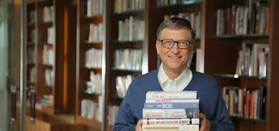 Voici pourquoi Bill Gates lit au moins 50 livres par an