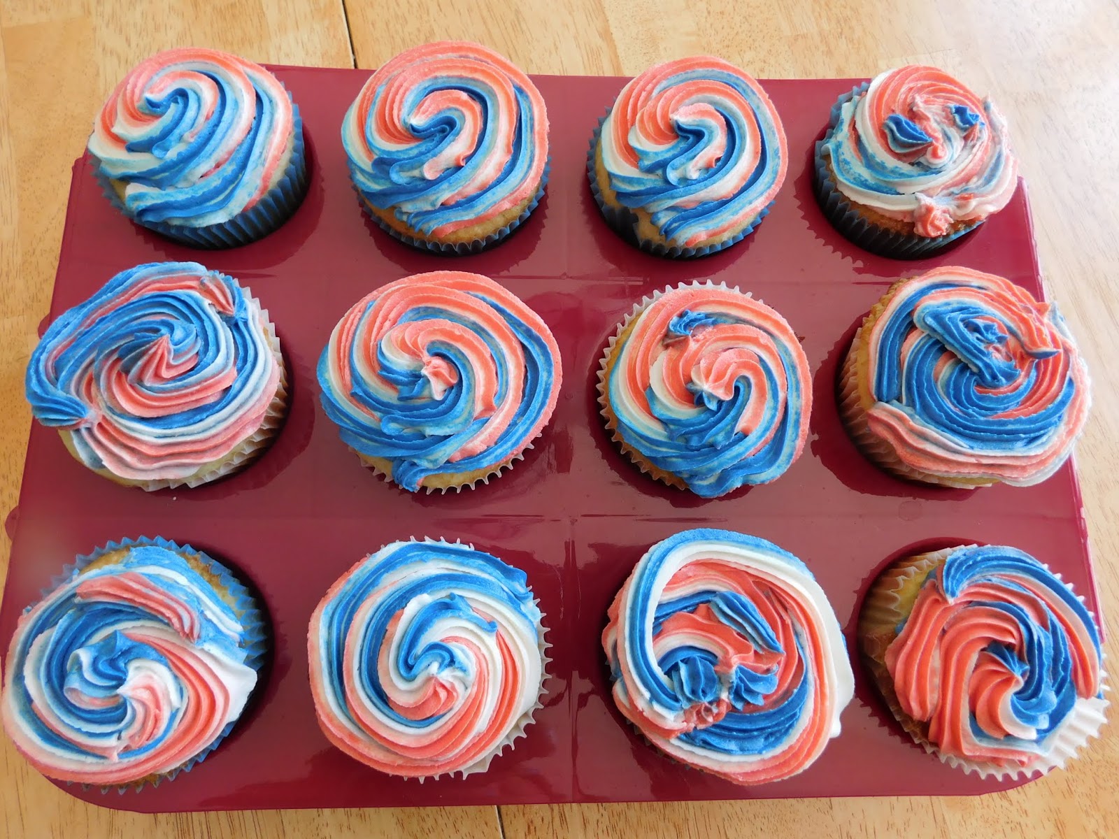 How to Frost Cupcakes Using Three Colors of Frosting and One Piping Bag