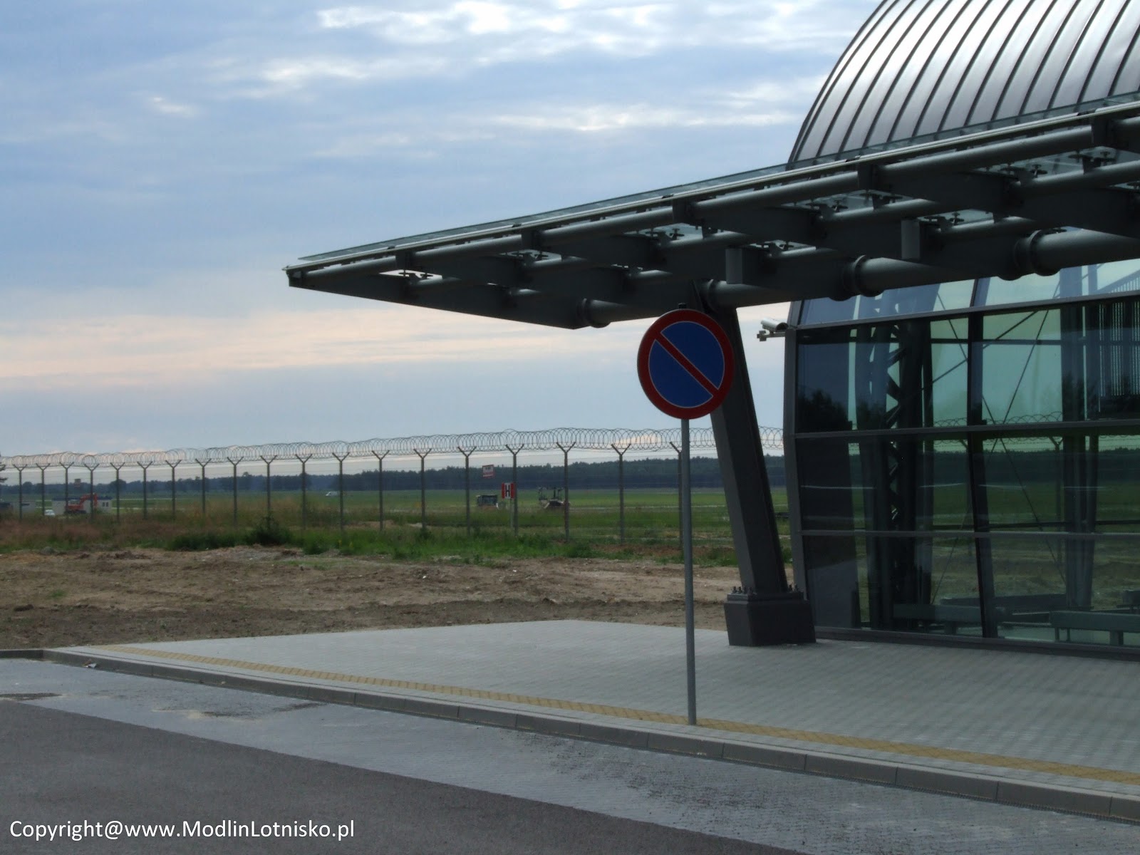 LOTNISKO WARSZAWA MODLIN MODLIN AIRPORT TAXI PARKING HOTEL RENT A