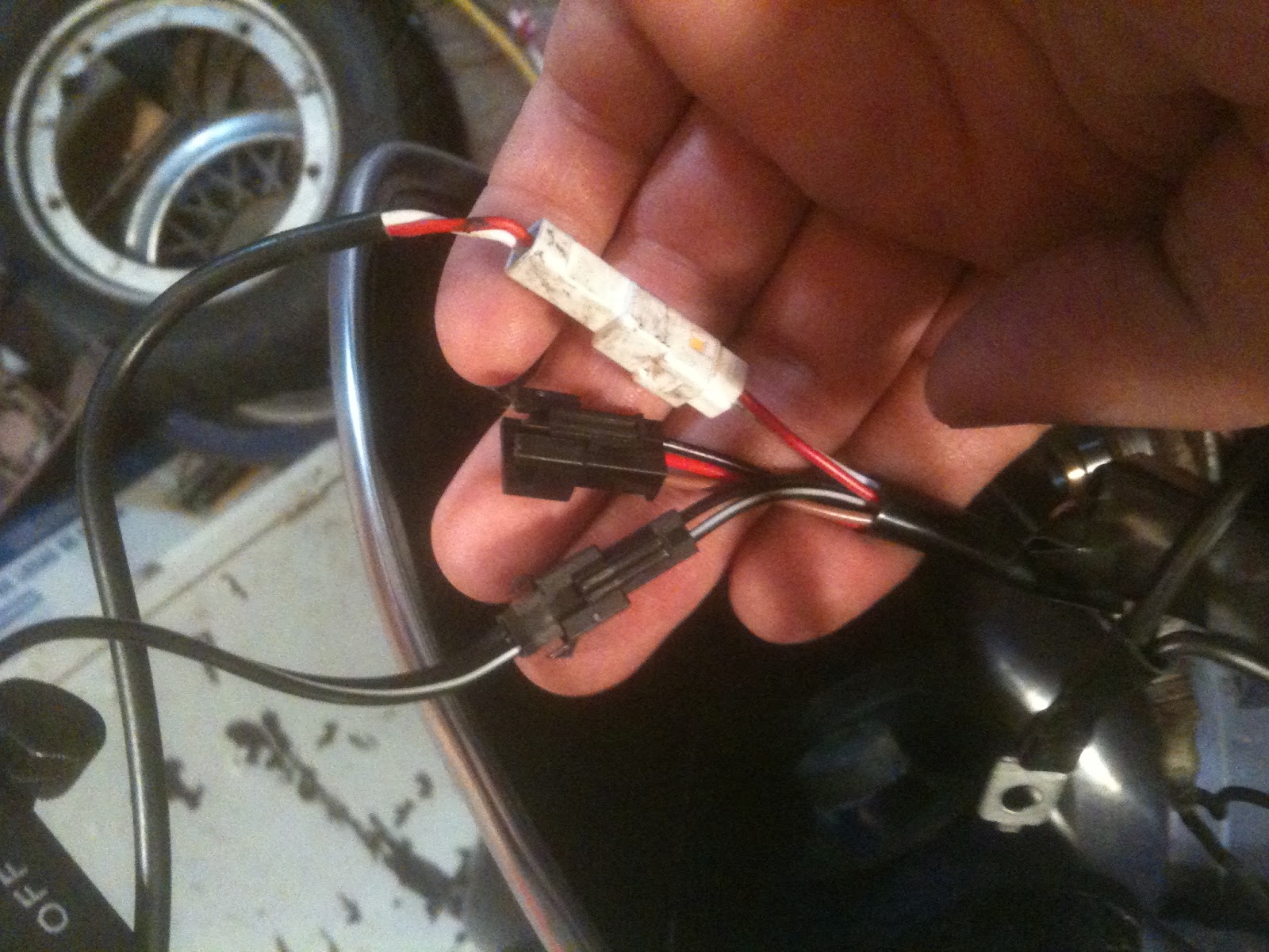 Vespa Tinkering SIP Speedometer install on 1980 Vespa p200e