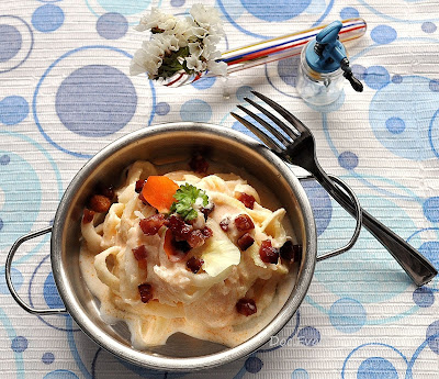 Kohlrabi-Spaghetti-Nudeln in Sahnesauce mit Speck Spaghetti alla carbonara