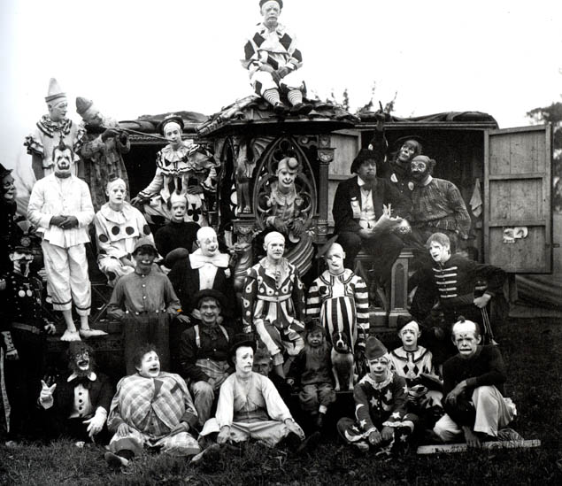 clowns-or-798393.jpg