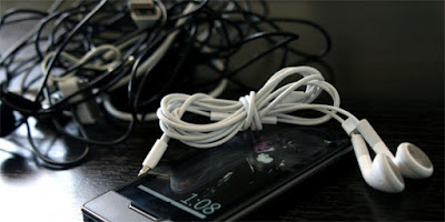 7 Tips Merawat Earphone Supaya Tetap Awet Bertahun-tahun sebuah earphone merupakan hal yang sangat penting 7 Tips Merawat Earphone Supaya Tetap Awet Bertahun-tahun