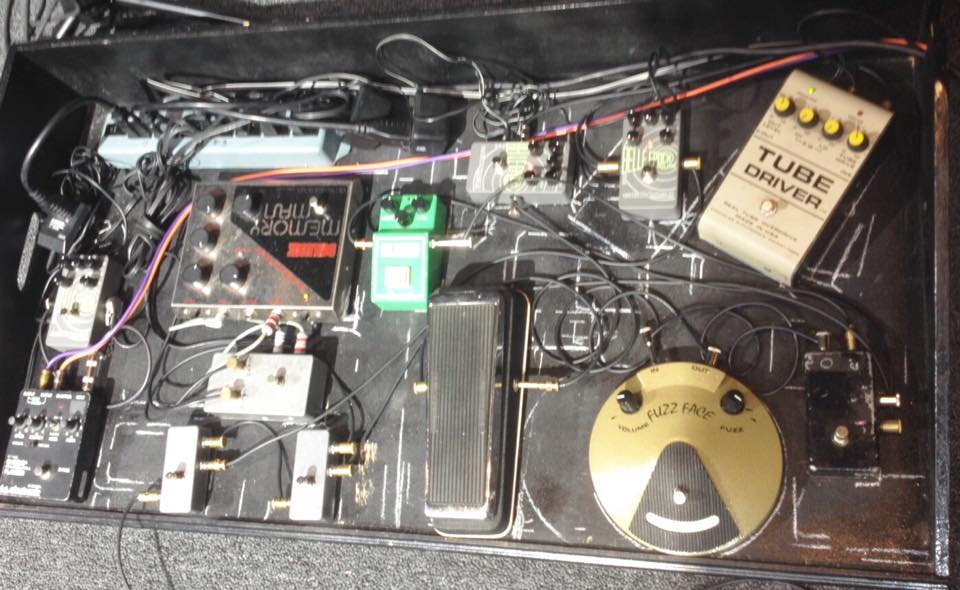 Gear Otaku エリック・ジョンソン最新ペダルボード解説、L.A. Sound Design 製のモダンなボードへ大変身 (追記)