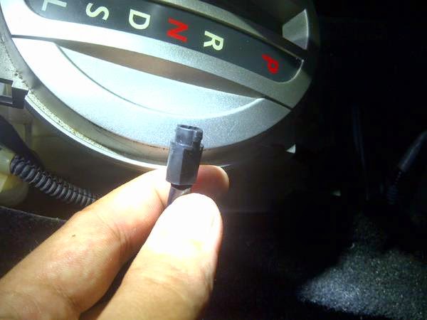 DIY : pasang lampu transmisi CVT Honda Mobilio {Ahmad 