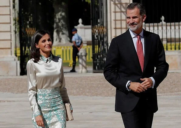 Queen Letizia wore floral midi skirt by Duyos. Juan Duyos started working with designer Manuel Piña. silk top