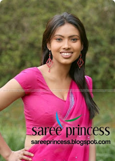 South indian actress Srijana shocking exposure in pink sari stills