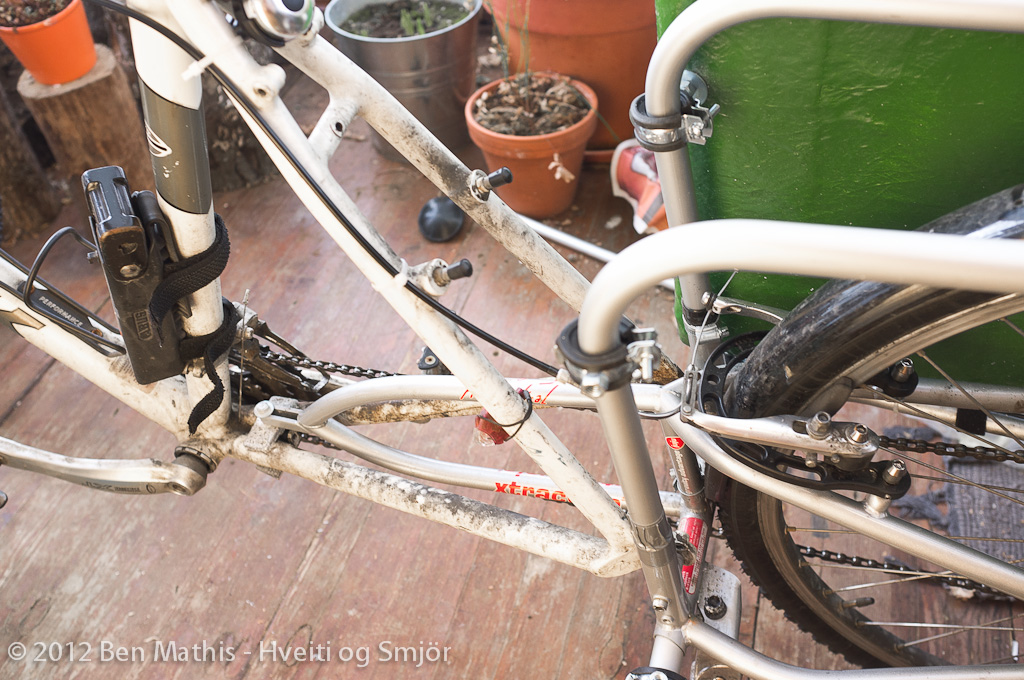 Hveiti og Smjör Bonus Fiberglass Bicycle Box Construction